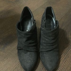 New Directions charcoal gray heeled booties